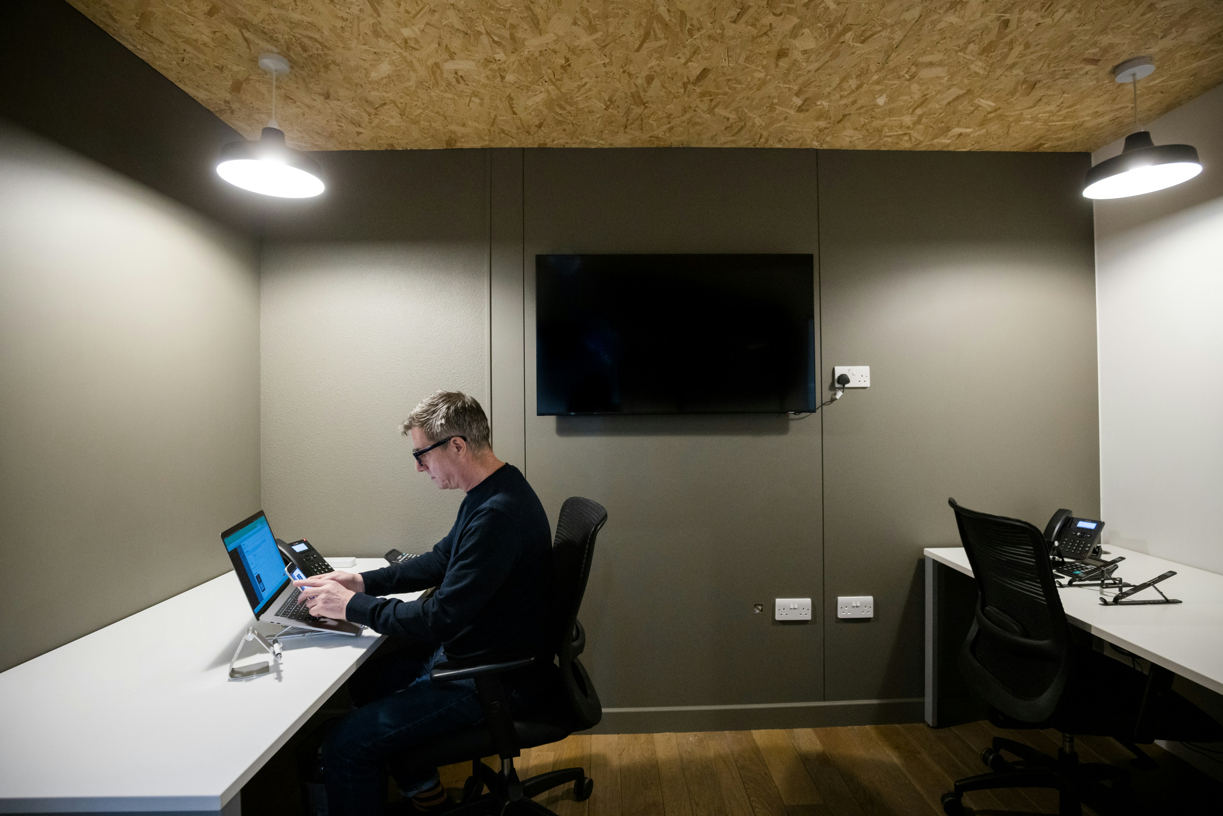 Coworking for Freelancers London: 2026 Costs, Best Areas and Membership Tips