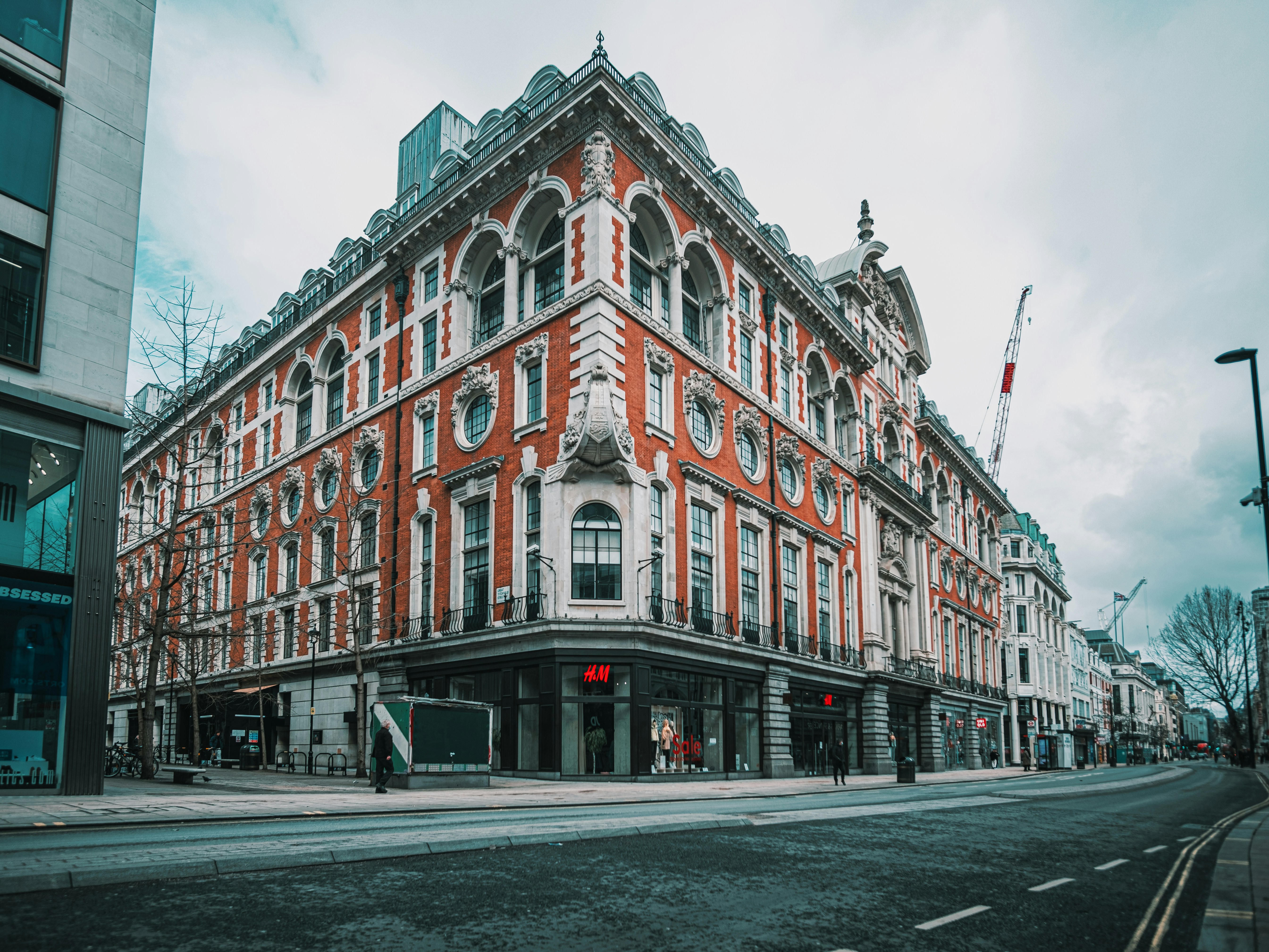 Cheap Coworking London Guide 2026 Day Passes Hot Desks Monthly Plans and Hidden Costs