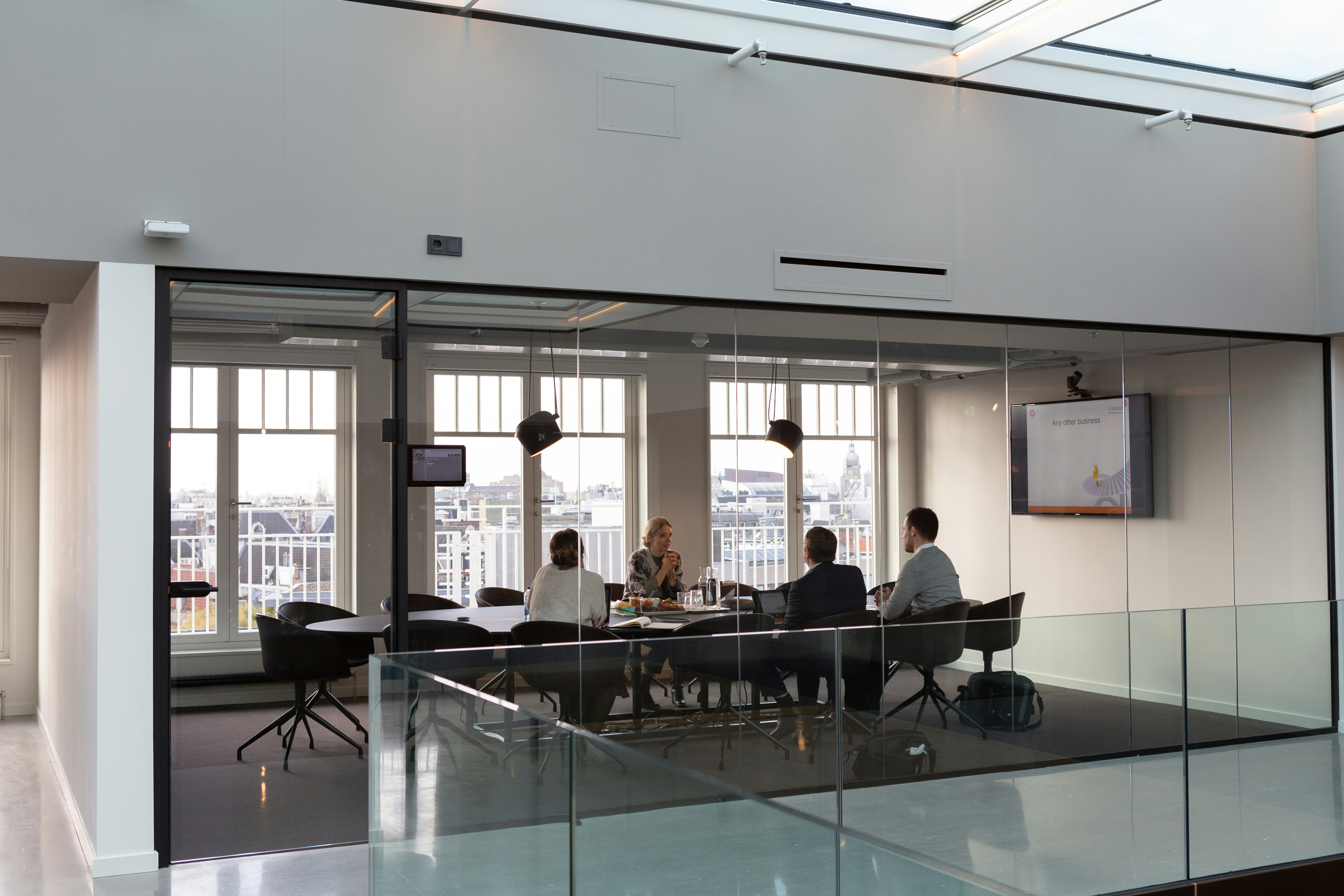 Coworking With Meeting Rooms London Guide to Prices, Booking Rules and Best Spaces