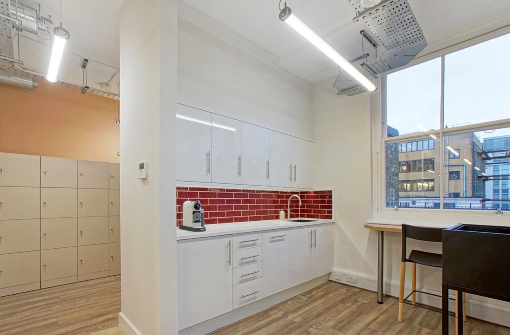 75 Newman Street photo 3