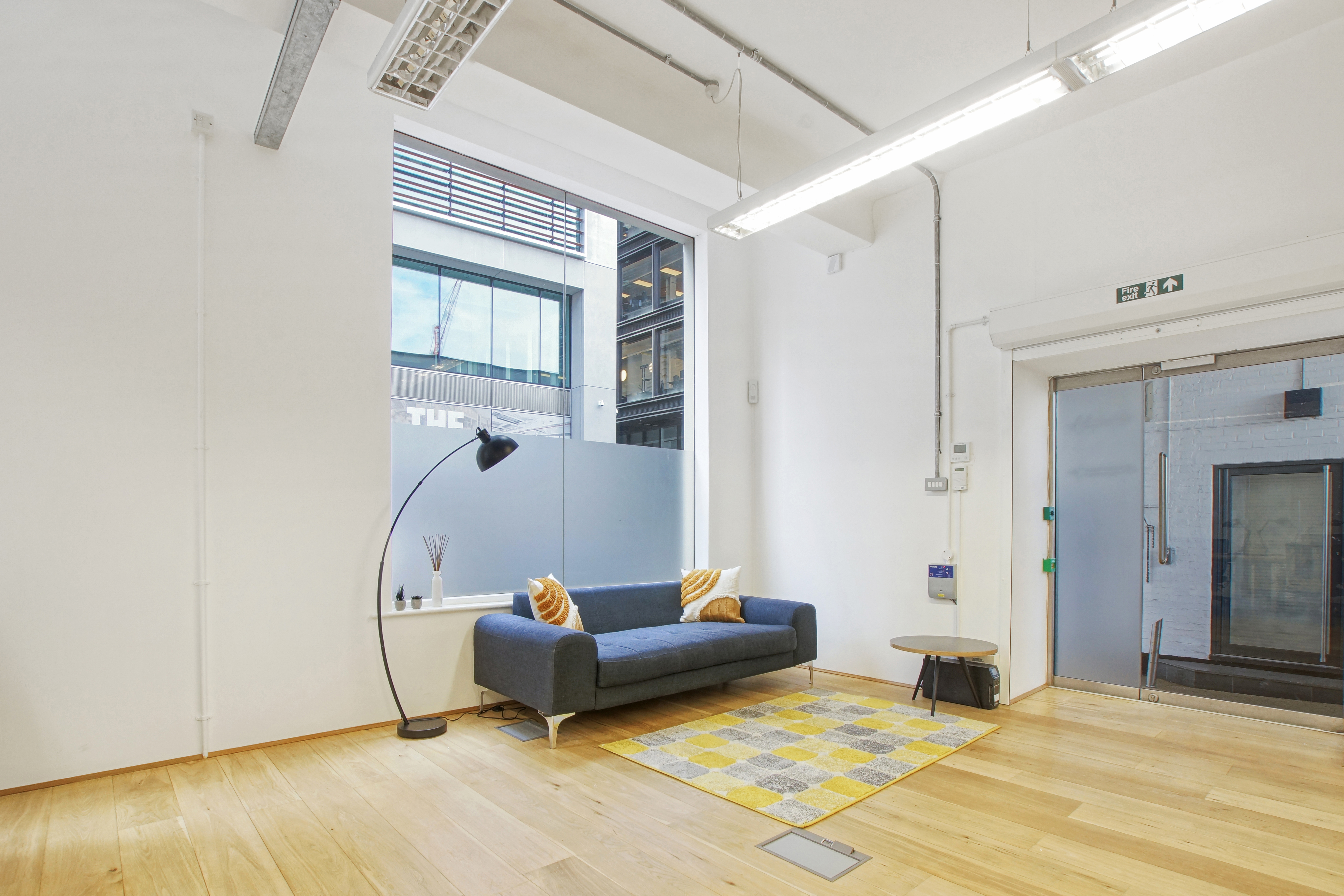 11 a Curtain Road photo 9