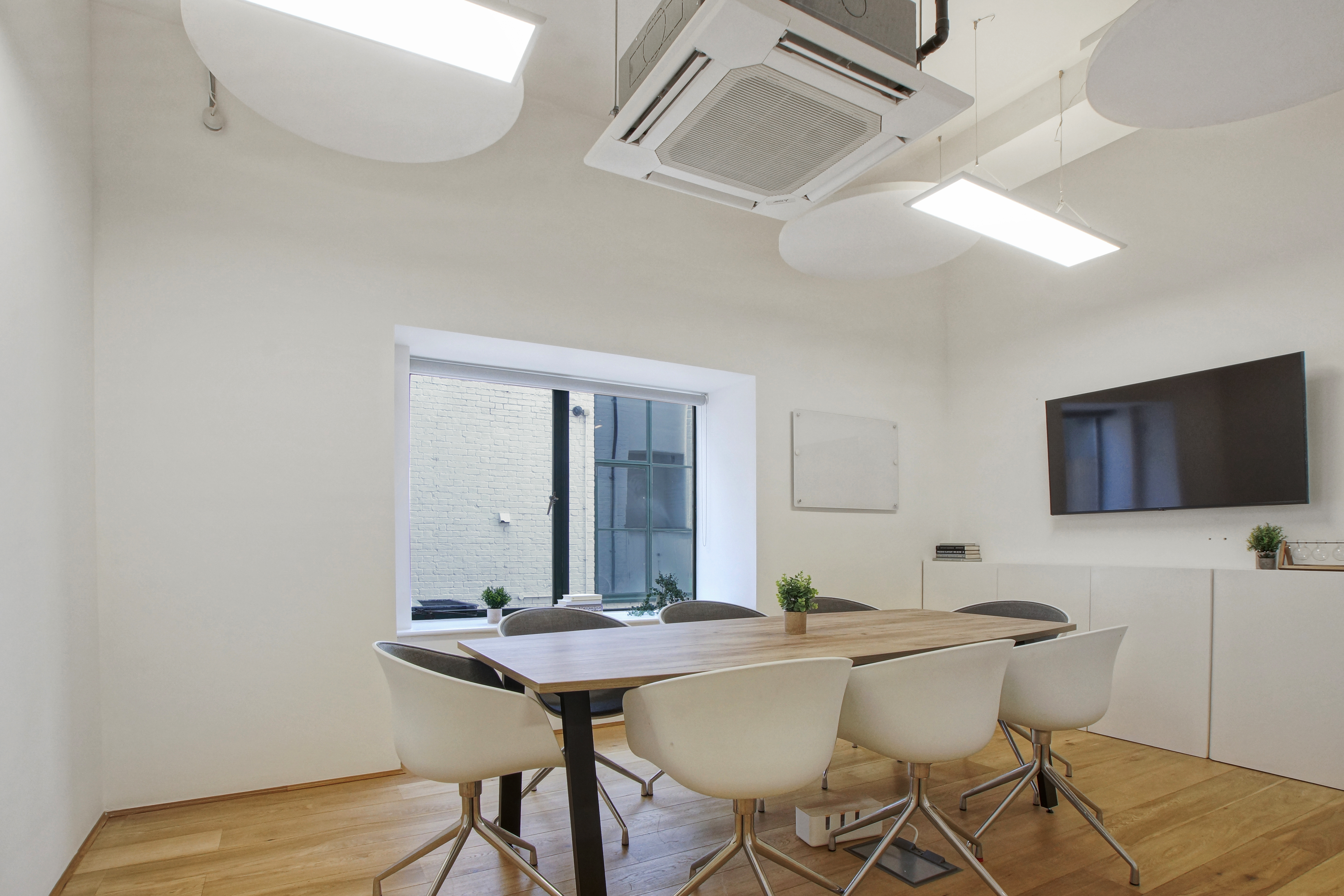 11 a Curtain Road photo 2