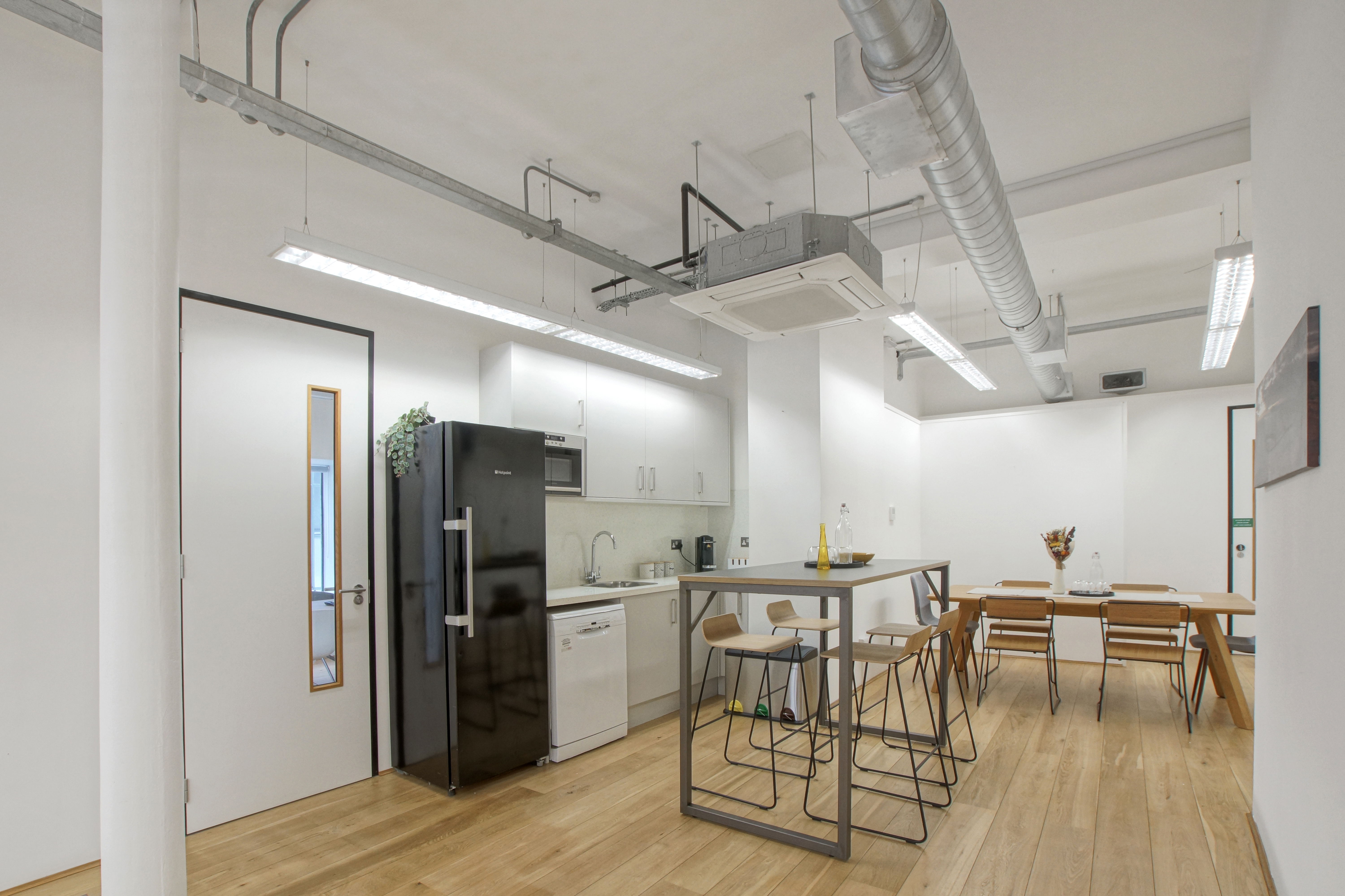 11 a Curtain Road photo 8