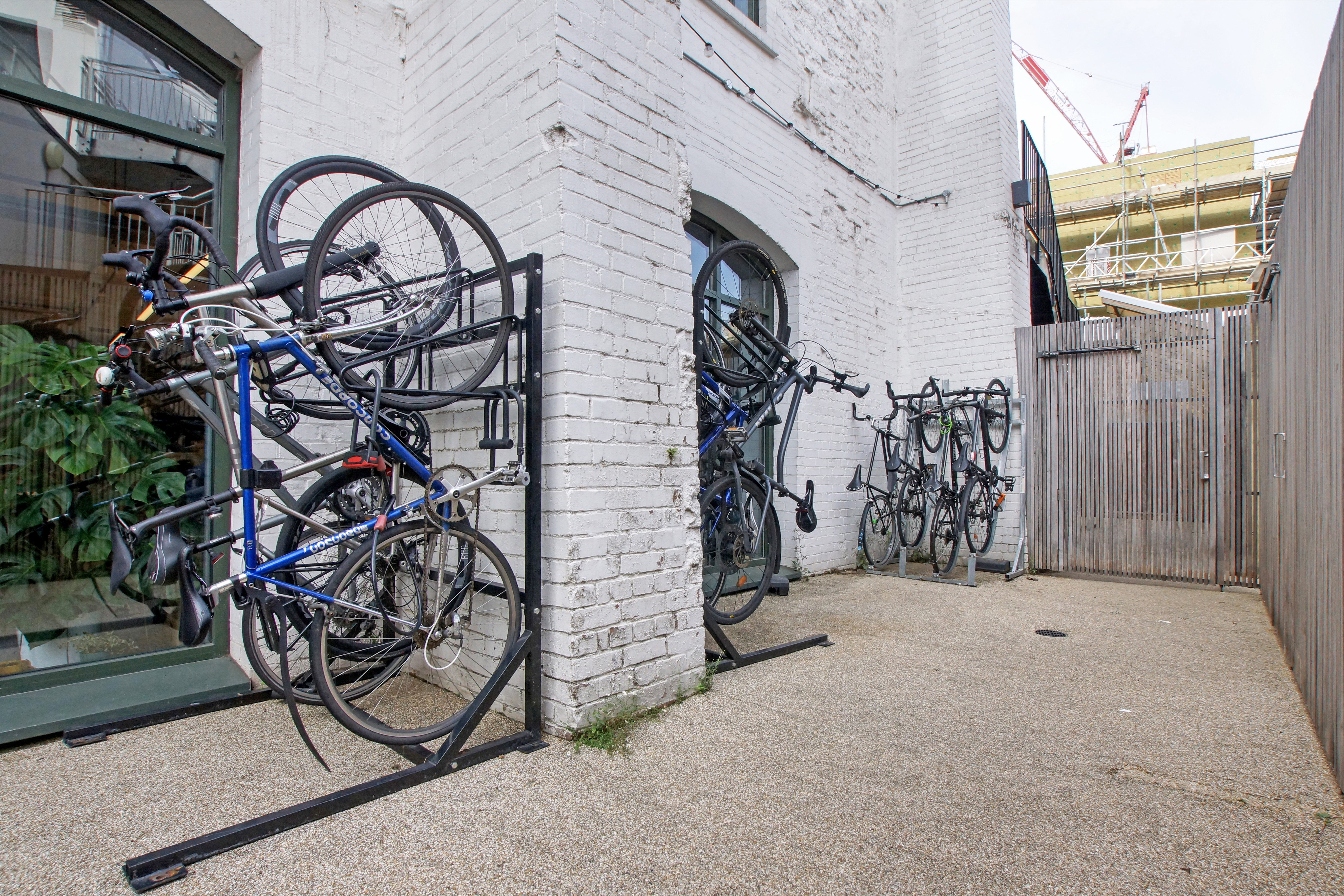 11 a Curtain Road photo 4
